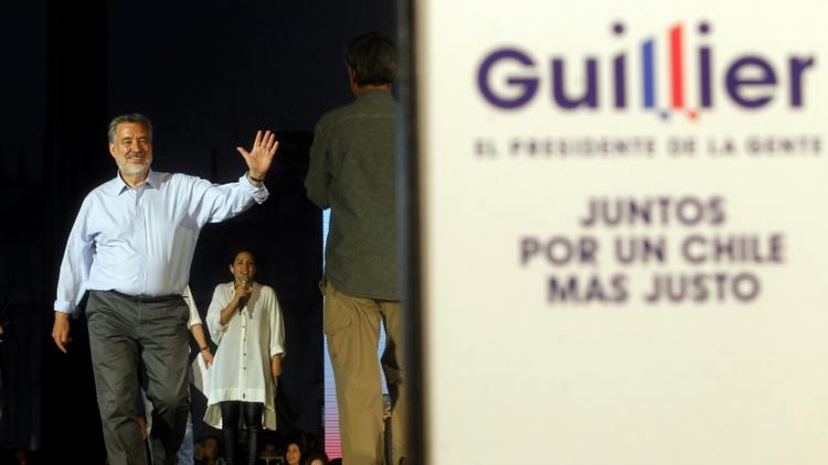 Alejandro Guillier, candidat à la présidentielle chilienne, le 14 décembre 2017 à Santiago [CLAUDIO REYES / AFP]
