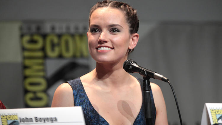 Daisy Ridley interprète le personnage de Rey dans Star Wars VII