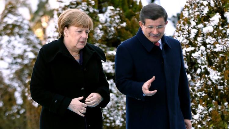 Angela Merkel et le Premier ministre turc Ahmet Davutoglu à Ankara le 8 février 2016  [ADEM ALTAN / AFP/Archives]