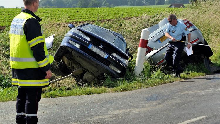 Un accident de la route le 30 juin 2013 à  Godewaersvelde dans le nord de la France [Philippe Huguen / AFP/Archives]
