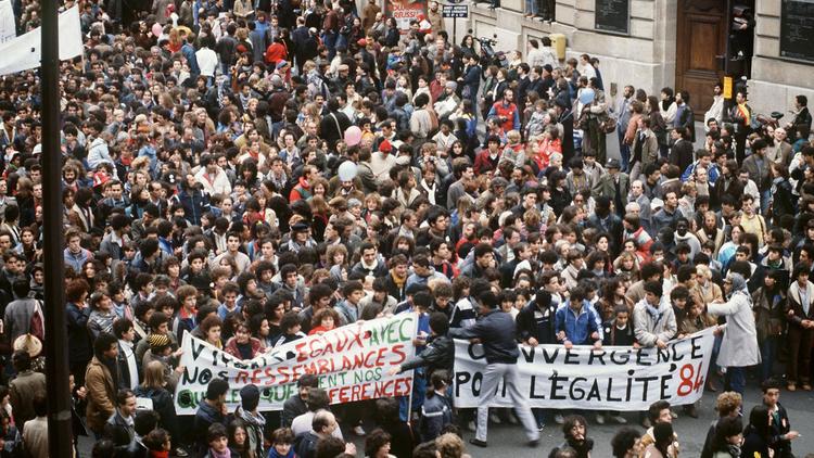 Les "marcheurs pour l'égalite et contre le racisme" arrivent le 2 décembre 1984 à Paris [Dominique Faget / AFP/Archives]