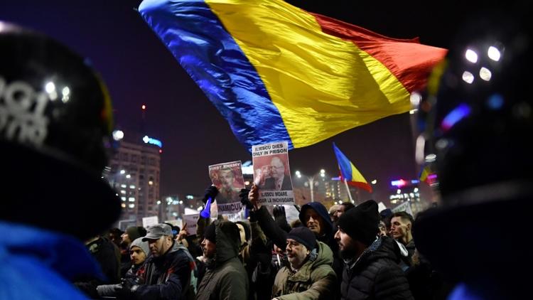 Les mnifestants, ici à Bucarest le 1er février 2017, étaient au moins 200.000 à travers le pays [DANIEL MIHAILESCU / AFP]