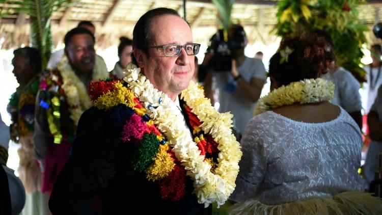 François Hollande lors d'une cérémonie de bienvenue le 22 février 2016 à Wallis  [STEPHANE DE SAKUTIN / AFP]