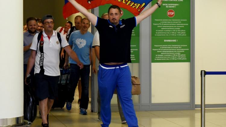 Le supporteur russe Alexandre Chpryguine à l'aéroport Cheremetievo à Moscou, le 18 juin 2016 après être expulsé de la France [VASILY MAXIMOV / AFP/Archives]