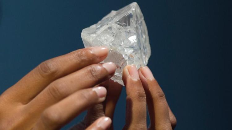 1109 carats, 70 millions de dollars, 220 grammes et au moins 2,5 milliards d'années : telles sont les propriétés du diamant le plus gros du monde. 