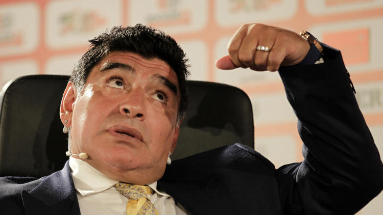 Diego Maradona s'en est pris à Sepp Blatter et Michel Platini sur une chaîne napolitaine.