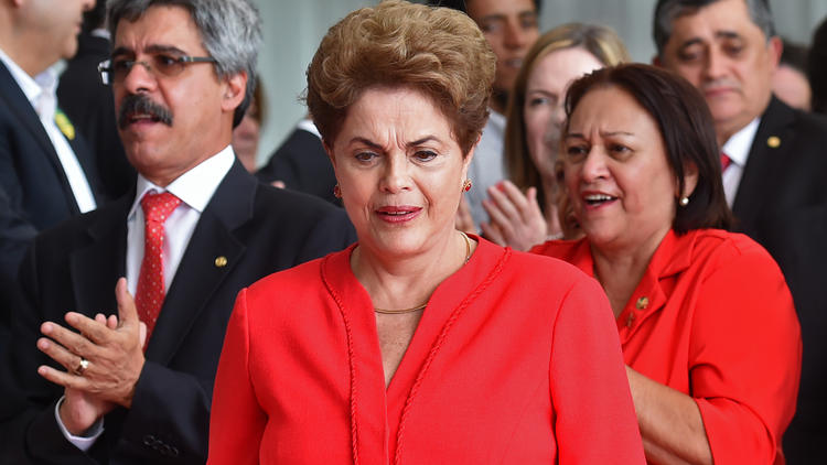 Dilma Rousseff prononce un dernier discours au palais présidentiel, à Brasilia, le 31 août.