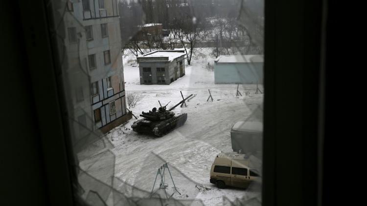 Un char des forces ukrainiennes à Avdiïvka, près de Donetsk, dans l'est séparatiste prorusse de l'Ukraine, le 2 février 2017 [Aleksey FILIPPOV / AFP]