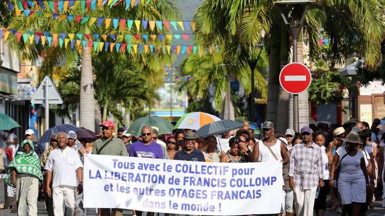 Une manifestation pour la libération de Francis Collomp le 20 janvier 2013 au Port, à la Réunion [Richard Bouhet / AFP/Archives]