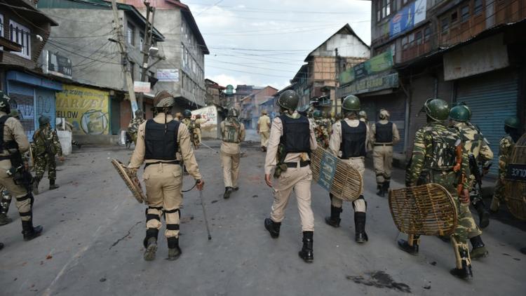 Des forces de sécurité indienne à Srinagar dans le Cachemire indien, le 29 août 2016 [SAJJAD HUSSAIN / AFP/Archives]