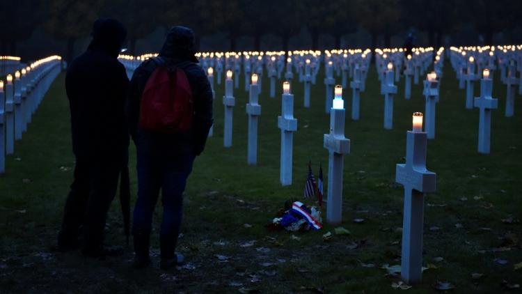 Les tombes de 3.500 soldats américains illuminées à Romagne-sous-Montfaucon (Meuse), le 11 novembre 2017  [JEAN-CHRISTOPHE VERHAEGEN / AFP]
