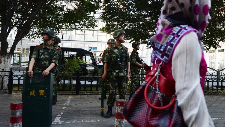 Des militaires, le 30 juin 2013 à Urumqi dans la province chinoise du Xinjiang [Mark Ralston / AFP/Archives]