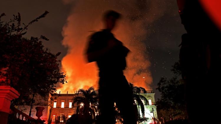 Un gigantesque incendie ravage le Musée national de Rio de Janeiro le 2 septembre 2018 [Carl DE SOUZA / AFP]