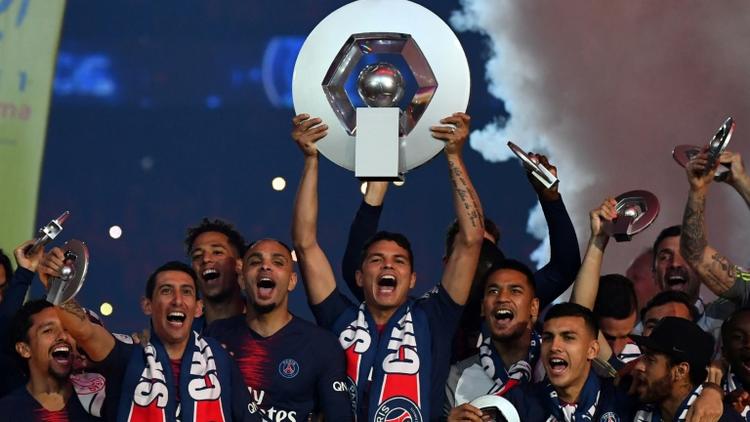 Le PSG, champion de France, le 18 mai 2019 au Parc des Princes, va remettre en jeu son titre le weekend du 10-11 août contre Nîmes [FRANCK FIFE / AFP/Archives]