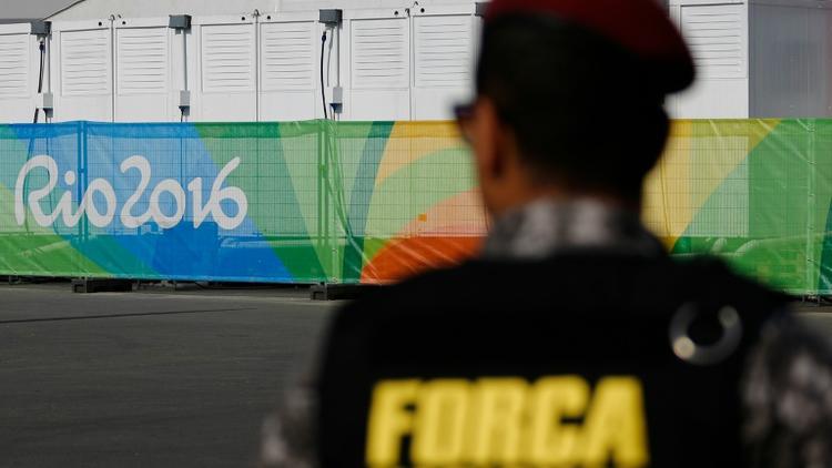 Patrouille devant un site des Jeux olympiques de Rio, le 23 juillet 2016 [DAVID GANNON / AFP]
