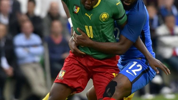 Le milieu de terrain de l'équipe de France Lassana Diarra (d) lors du match contre le Cameroun le 30 mai 2016 à Nantes [LOIC VENANCE / AFP]