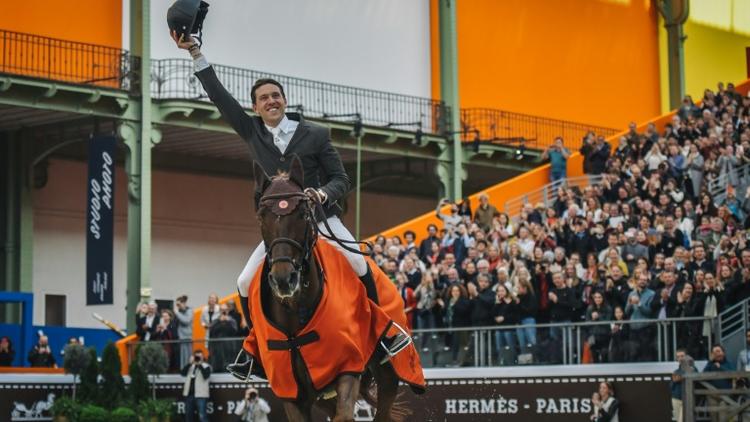 Le Français Simon Delestre sur son cheval Hermès Ryan enlève la 10e édition du Saut Hermès au Grand Palais le 24 mars 2019 [Lucas BARIOULET / AFP]