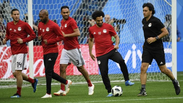 Mohamed Salah et les Egyptiens se préparent pour leur 2e match du Mondial russe, lors d'un entraînement à Saint-Pétersbourg, le 18 juin 2018 [CHRISTOPHE SIMON / AFP]