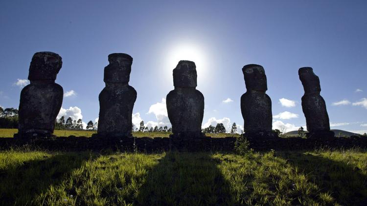 Des chercheurs de l'Etat de New York ont découvert que les statues moai de l'île de Pâques étaient construites à proximité de sources d'eau douce[MARTIN BERNETTI /AFP]
