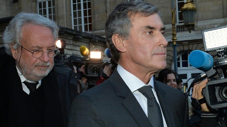 Jérôme Cahuzac et son avocat Jean-Alain Michel à la sortie du tribunal le 8 février 2016 à Paris  [MIGUEL MEDINA / AFP]