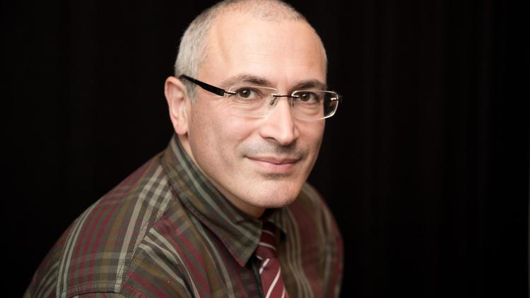 Mikhaïl Khodorkovski, ex-oligarque critique du Kremlin et ancien propriétaire de Ioukos, emprisonné pendant dix ans et gracié à la surprise générale le 20 décembre 2013 par le président russe Vladimir Poutine, le 12 juin 2014 à Berlin [Jörg Carstensen / DPA/AFP/Archives]