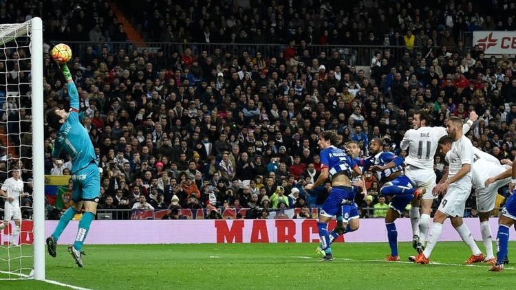 L''ailier du Real Madrid Gareth Bale inscrit son 3e but contre La Corogne, le 9 janvier 2016 à Bernabeu [GERARD JULIEN / AFP]