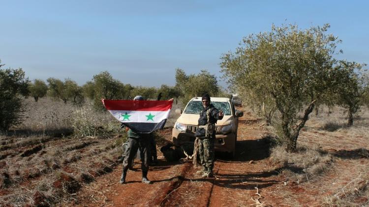 Des membres de forces pro-gouvernementales syriennes près de Zahraa, en Syrie, le 4 février 2016 [ / AFP]