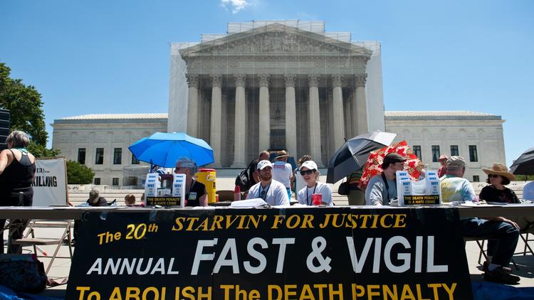 Manifestation traditionnelle devant la Cour suprême des Etats-Unis, à Washington, le 29 juin 2013 [Nicholas Kamm / AFP/Archives]