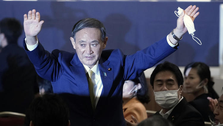 Avant même qu'il n'entre officiellement dans la course, Yoshihide Suga, 71 ans avait obtenu le soutien de factions clés du parti au pouvoir. 