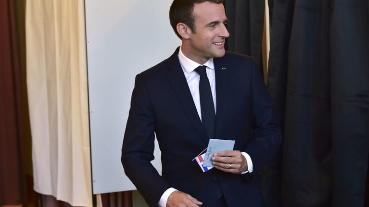 Emmanuel Macron a voté, dimanche matin, au Touquet-Paris-Plage (Pas-de-Calais).
