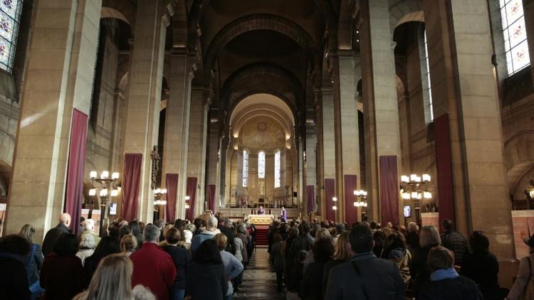 Messe pour le 40e anniversaire de la disparition du chanteur Claude François, le 10 mars 2018 à Paris [GEOFFROY VAN DER HASSELT / AFP]