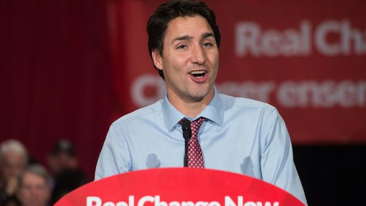 Le leader du parti libéral canadien Justin Trudeau s'adresse à ses partisans après sa victoire le 20 octobre 2015 à Ottawa [NICHOLAS KAMM / AFP]