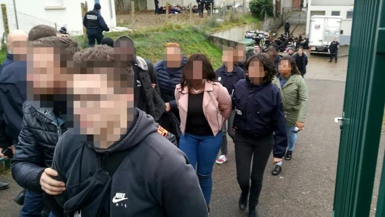 Au total 151 jeunes ont été arrêtés le 6 décembre 2018 à Mantes-la-Jolie (Yvelines) lors d'une mobilisation dans la foulée du mouvement des "gilets jaunes" [Céline AGNIEL / AFP]