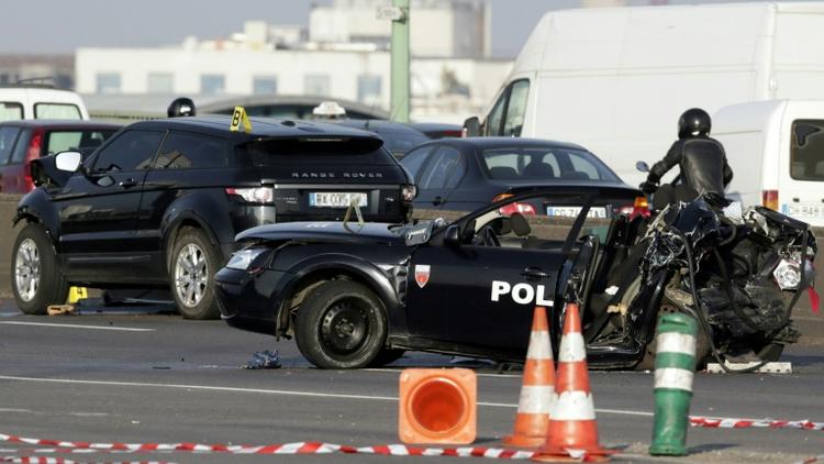 Le véhicule de police et le 4x4 qui l'a percuté, le 21 février 2013 sur le périphérique porte de la Chapelle à Paris [KENZO TRIBOUILLARD / AFP/Archives]