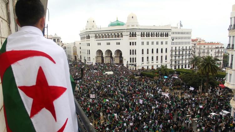 Manifestations d'Algériens contre le président Abdelaziz Bouteflika à Alger le 22 mars 2019 [- / AFP/Archives]