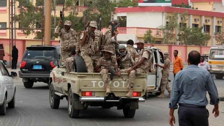 Des forces loyalistes yéménites patrouillent dans la ville d'Aden, le 30 mars 2016  [SALEH AL-OBEIDI / AFP/Archives]