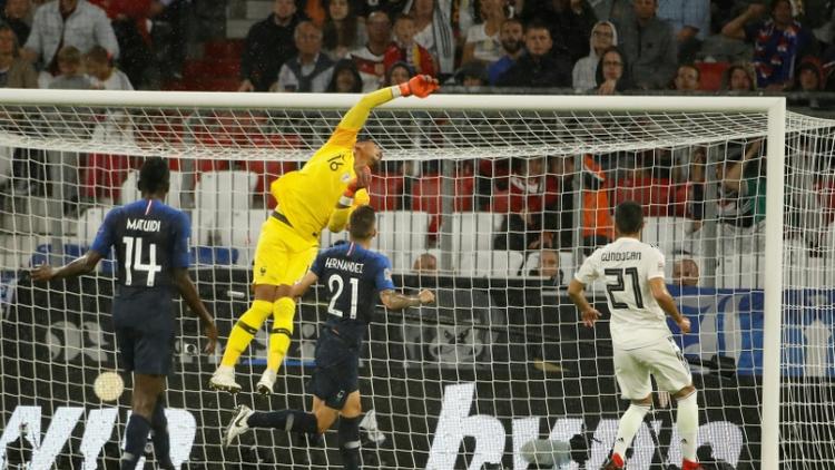 Le gardien de l'équipe de France Alphonse Areola dévie un tir de l'Allemagne en Ligue des nations, le 6 septembre 2018 à Munich [Odd ANDERSEN / AFP]