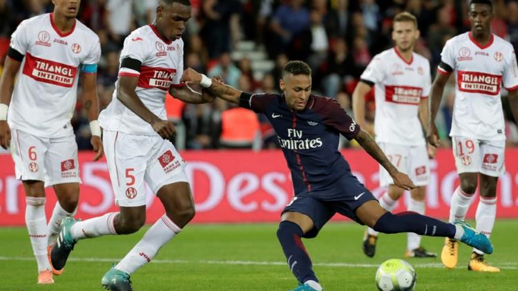 La recrue vedette du PSG Neymar inscrit son 2e but face à Toulouse, le 20 août 2017 au Parc des Princes [Thomas SAMSON / AFP]