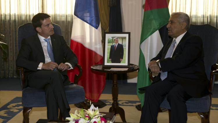 Le Premier ministre français Manuel Valls reçu par son homologue jordanien Abdullah Nsur le 11 octobre 2015 à Amman [KENZO TRIBOUILLARD / AFP]