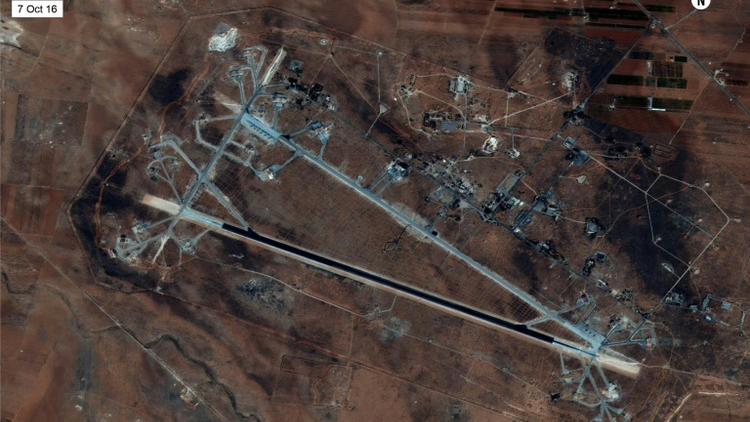 Photo fournie par le Département américain de la Défense, le 7 octobre 2016, de la base aérienne syrienne de Shayrat contre laquelle les Etats-Unis ont lancé une opération militaire le 6 avril 2017 [ / Département américain de la Défense/AFP/Archives]
