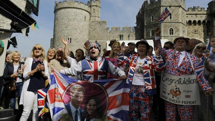 Des fans de la famille royale, à Windsor le 18 mai 2018 [Tolga AKMEN / AFP]