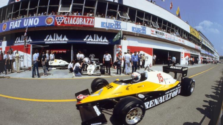 La Renault d'Alain Prost, lors du Grand Prix de France sur le circuit Paul Ricard du Castellet, le 17 avril 1983 [ / LEHTIKUVA/AFP/Archives]