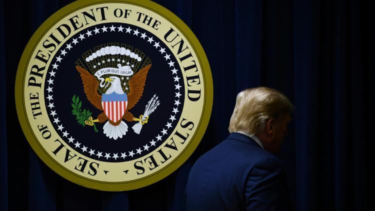 Le président américain Donald Trump quitte le podium après s'être exprimé depuis la Maison Blanche le 19 décembre 2019 [Brendan Smialowski / AFP]
