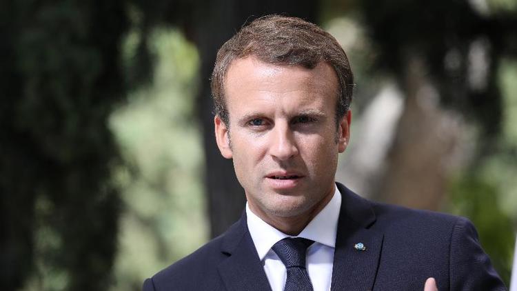 La visite d'Emmanuel Macron intervient dans un contexte social mouvementé, après l'annonce controversée de baisse des APL.