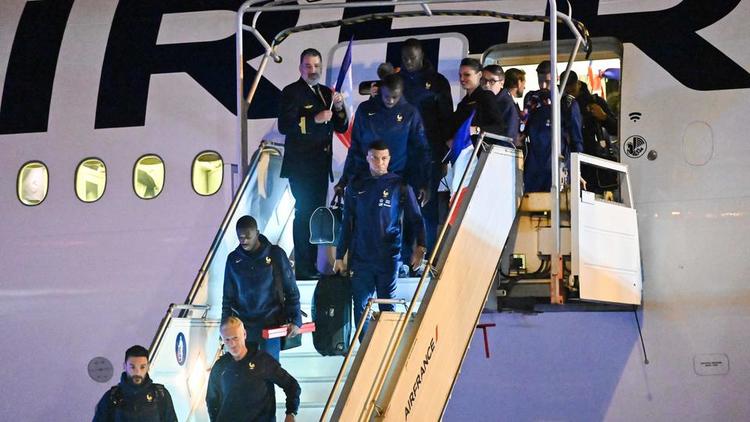 Les Bleus vont prendre l'avion pour leurs deux déplacements à Lyon et Marseille.