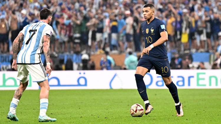 Kylian Mbappé et les Bleus se sont inclinés aux tirs au but face à l’Argentine.