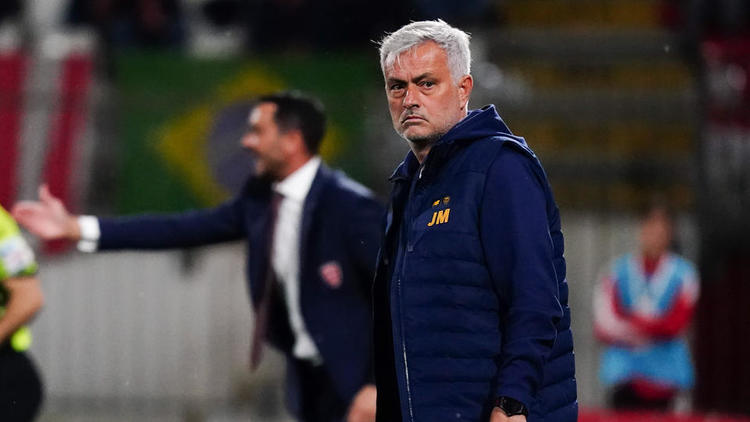José Mourinho ne pourra pas s’asseoir sur le banc de l’AS Roma pour les deux premiers matchs de la saison.