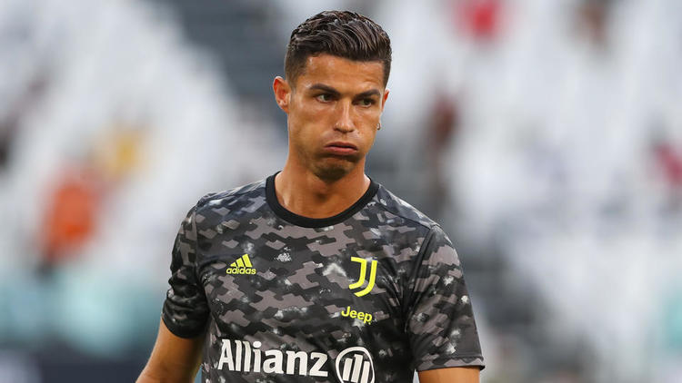 Cristiano Ronaldo a pris place sur le banc des remplaçants pour le premier match de la saison de la Juventus.