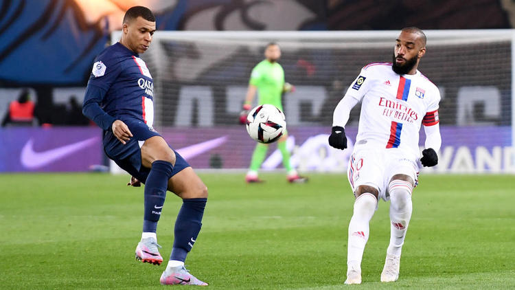 Kylian Mbappé et Alexandre Lacazette vont se disputer à distance le titre de meilleur buteur de Ligue 1.
