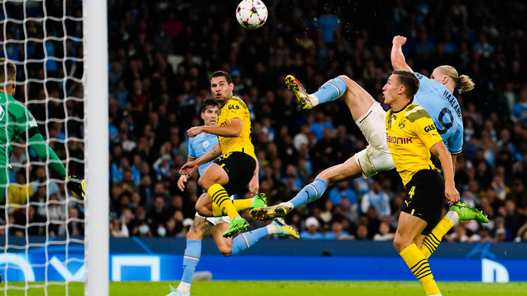 Erling Haaland a offert la victoire à Manchester City avec un but acrobatique.